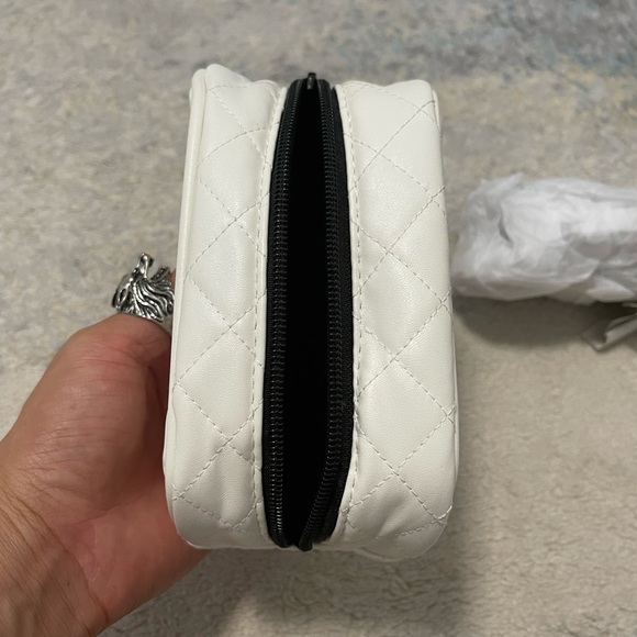 Brand New Faux Leather Quilted Coin Case/Make-Up Case In White 6” X 4” X 2.5” - Picture 8 of 8